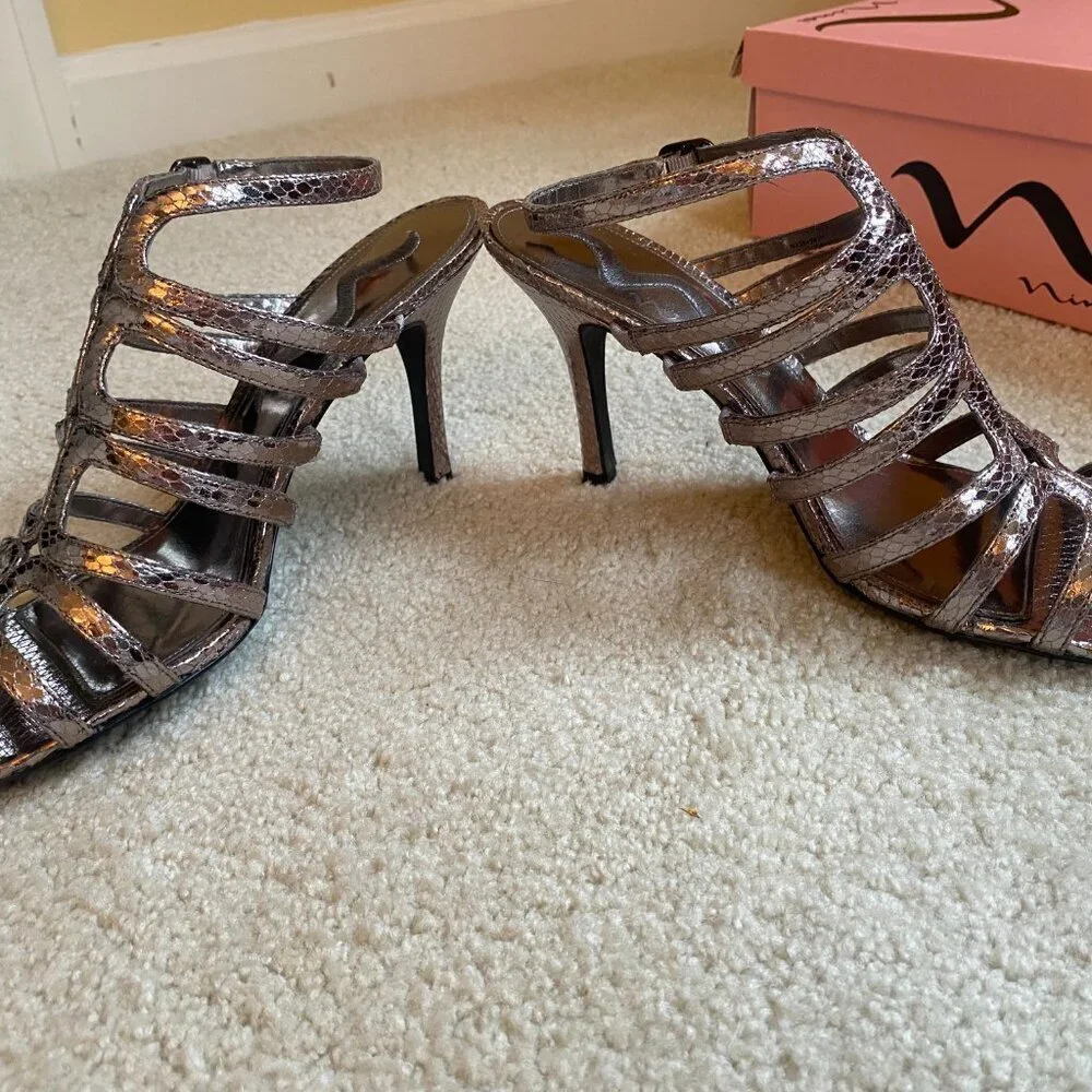 NINA Veronka silver faux snakeskin Y2K vintage high heel shoes, size 8.5